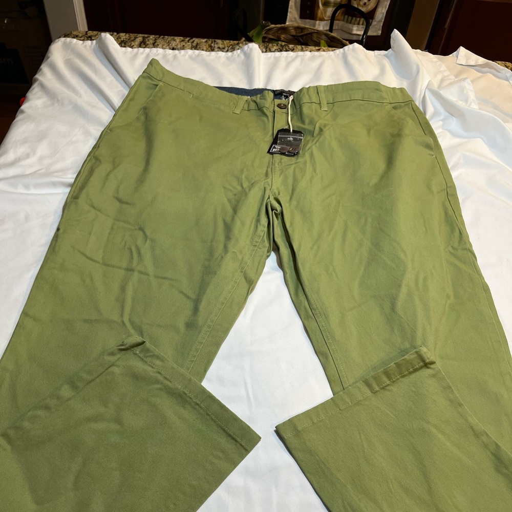 Benny gold Men's Green chino Pants size 40x 32 S.F new with tags
